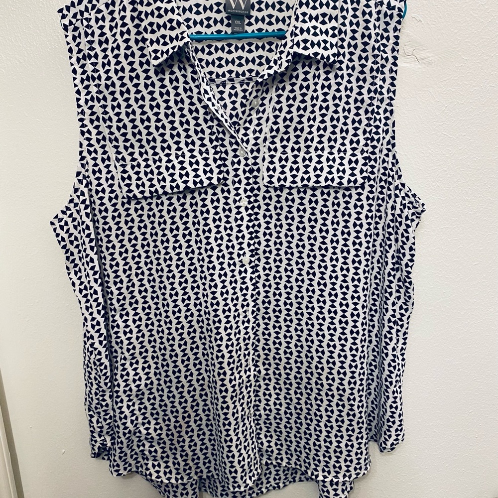 White with black shaped patterns Worthington blouse size XXL